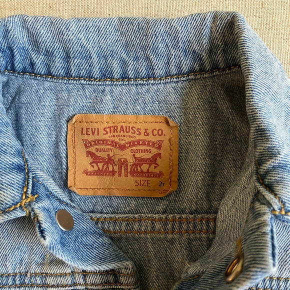 NWT Toddler Levi Jacket. My kid outgrew before getting to wear - Picture 2 of 2